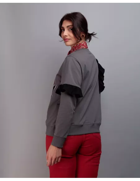 Sudadera Salvaje de Keep and Trendy | Diseño exclusivo y mensaje poderoso